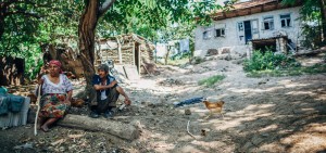 Roma dwellers in Schinoasa.